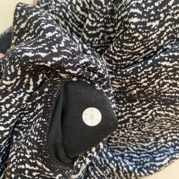 Lululemon Yoga Pant - Full Length 28" - Picture 6 of 6